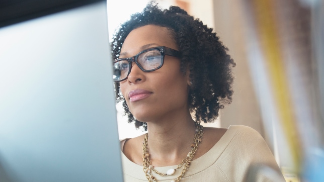 Image de stock ou image abstraite d'une personne accédant à des fichiers 