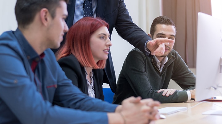 Los alumnos aprenden informática forense