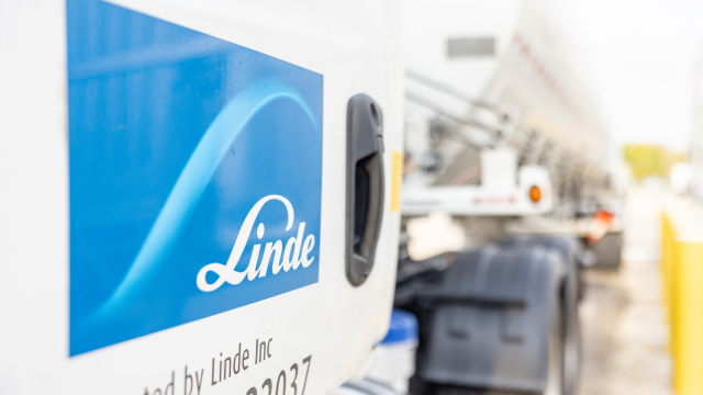 Truck door with the Linde logo