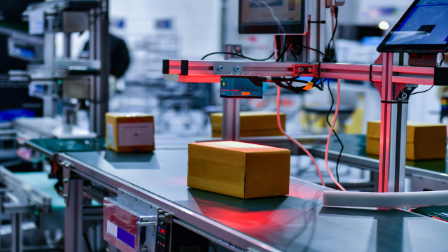 Packaging box scanning in manufacturing unit