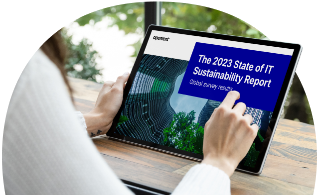 Person reading 2023 State of IT Sustainability Report on tablet