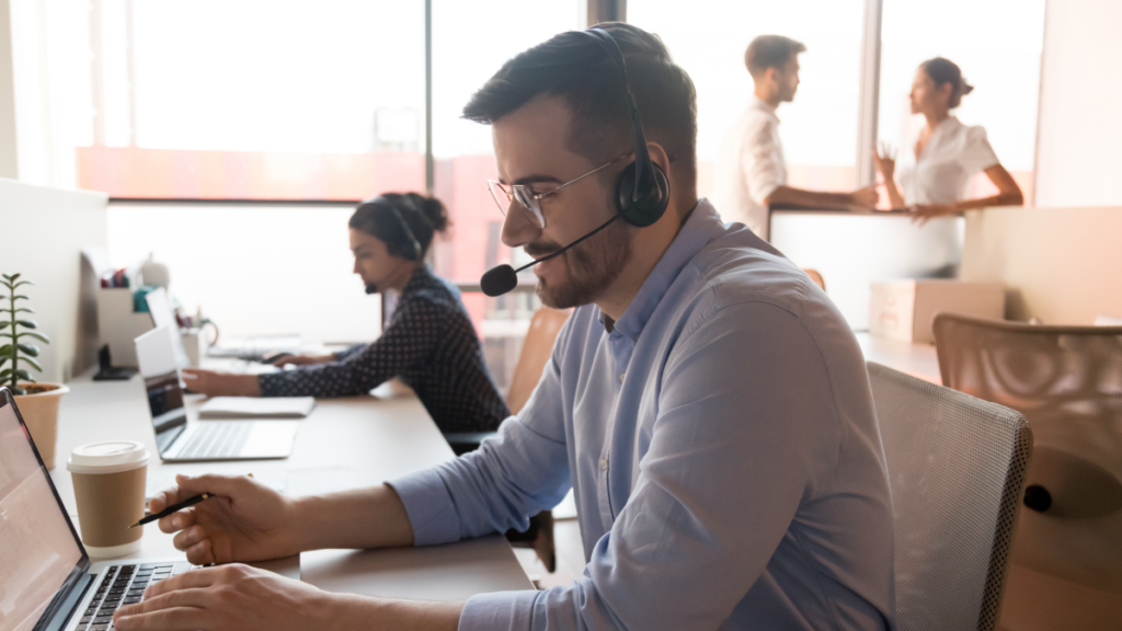 Support agent on a phone call