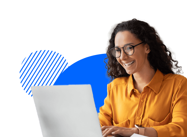 Une personne travaillant sur un ordinateur portable