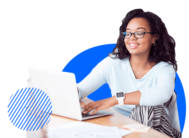 Une personne sur un ordinateur portable